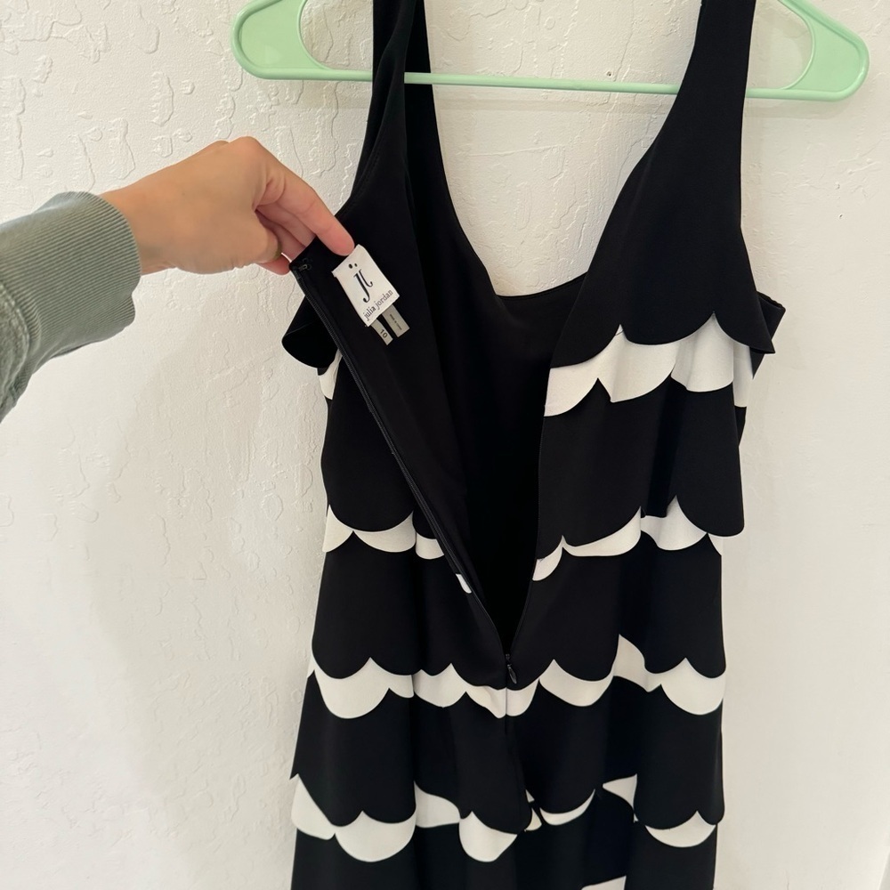 Julia Jordan Sleeveless Tank Scallop Shape Sheath Black White Dress Size 10 - Picture 9 of 12